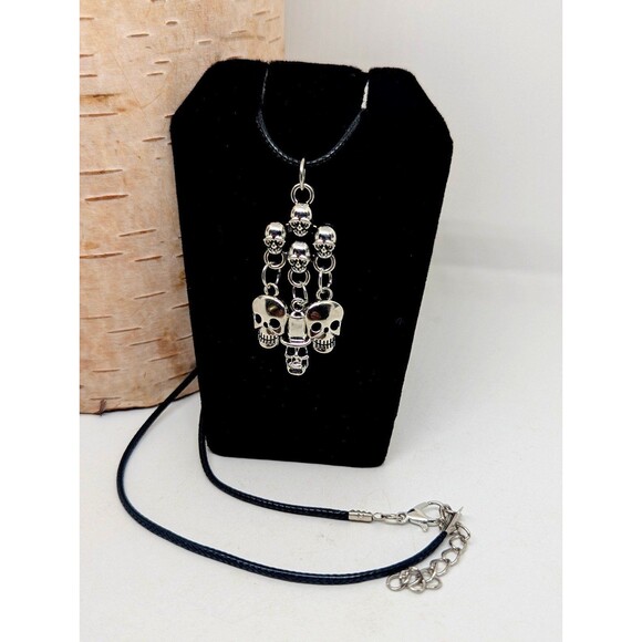 Goth Punk Biker 7 Skulls Silver Charms Pendant Handcrafted Necklace - Picture 1 of 2